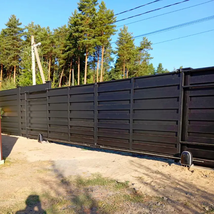 Фото 1 забор ранчо металлопланкен ОСНОВА RAL 9005 Черный матовый шахматка